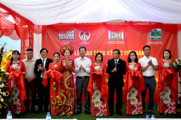 Hai[-]mộc[-]thụ[-]hơn[-]300[-]tuổi[-]ở[-]Hà[-]Nội[-]được[-]vinh[-]danh[-]Cây[-]Di[-]sản[-]Việt[-]Nam
